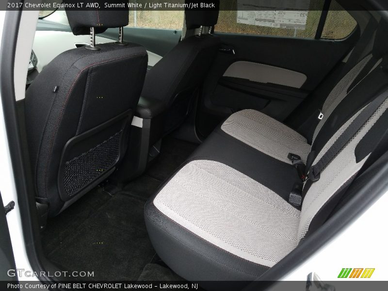 Summit White / Light Titanium/Jet Black 2017 Chevrolet Equinox LT AWD