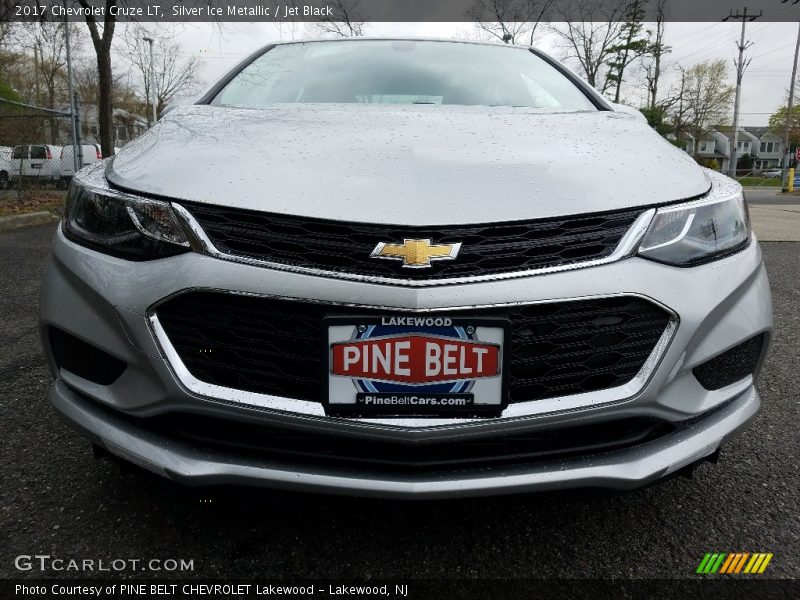 Silver Ice Metallic / Jet Black 2017 Chevrolet Cruze LT