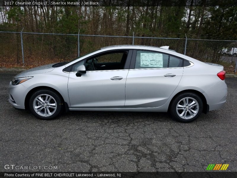Silver Ice Metallic / Jet Black 2017 Chevrolet Cruze LT