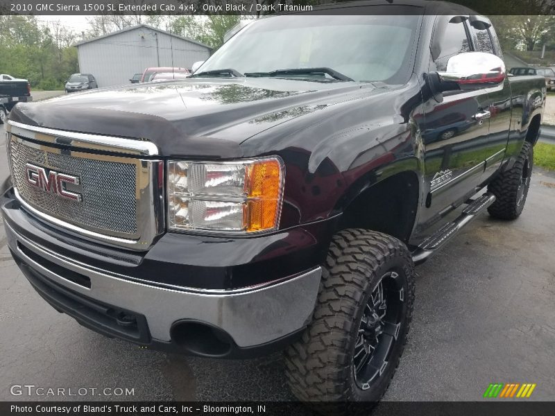 Front 3/4 View of 2010 Sierra 1500 SL Extended Cab 4x4