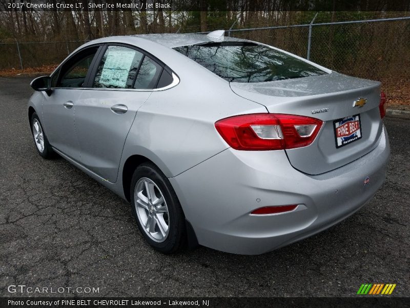 Silver Ice Metallic / Jet Black 2017 Chevrolet Cruze LT