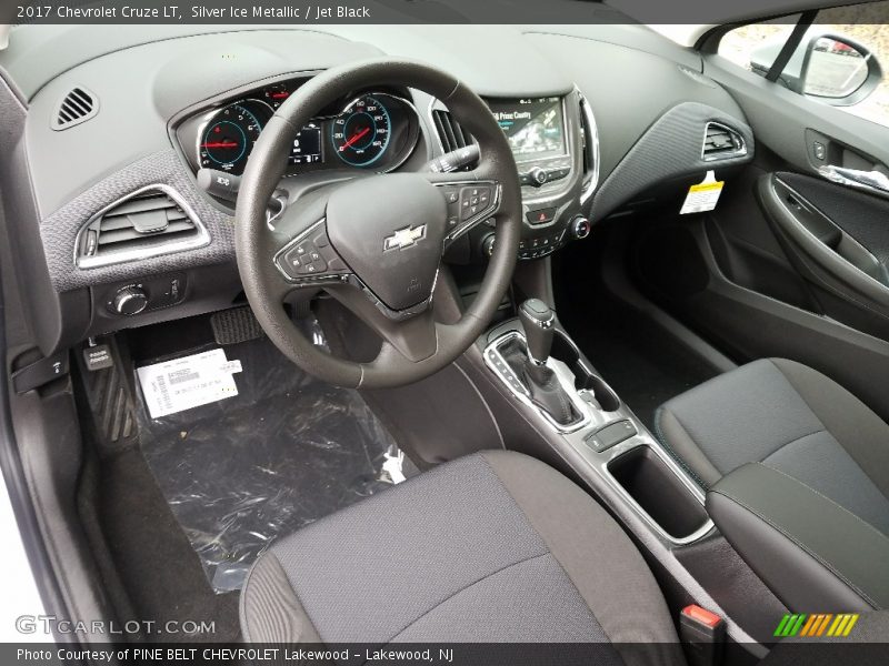 Silver Ice Metallic / Jet Black 2017 Chevrolet Cruze LT