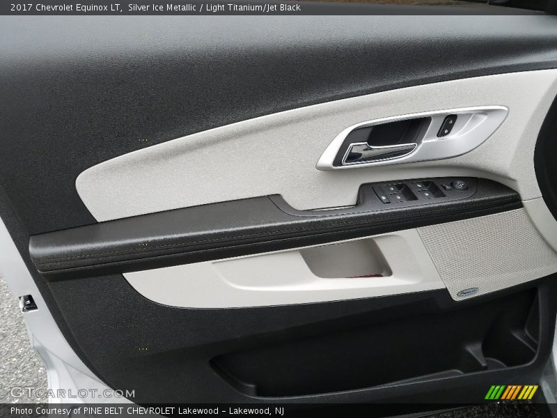 Silver Ice Metallic / Light Titanium/Jet Black 2017 Chevrolet Equinox LT