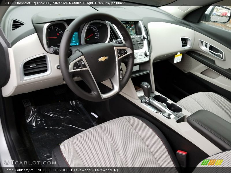 Silver Ice Metallic / Light Titanium/Jet Black 2017 Chevrolet Equinox LT