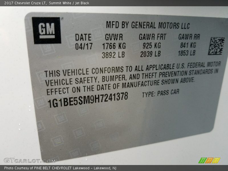 Summit White / Jet Black 2017 Chevrolet Cruze LT