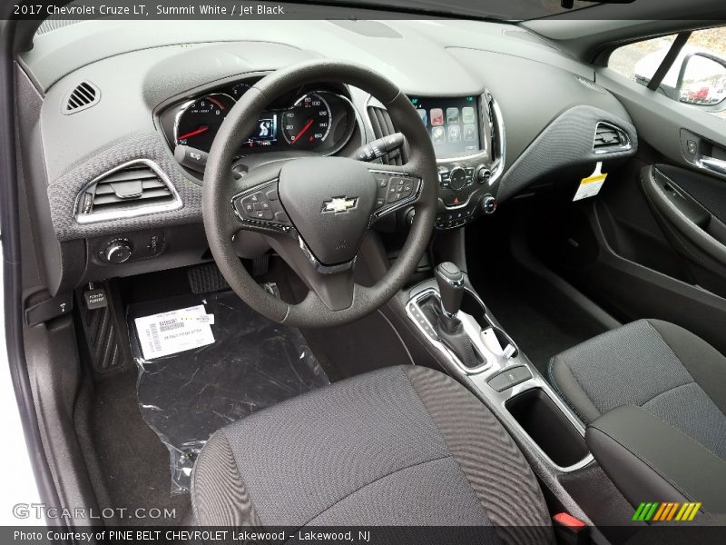Summit White / Jet Black 2017 Chevrolet Cruze LT
