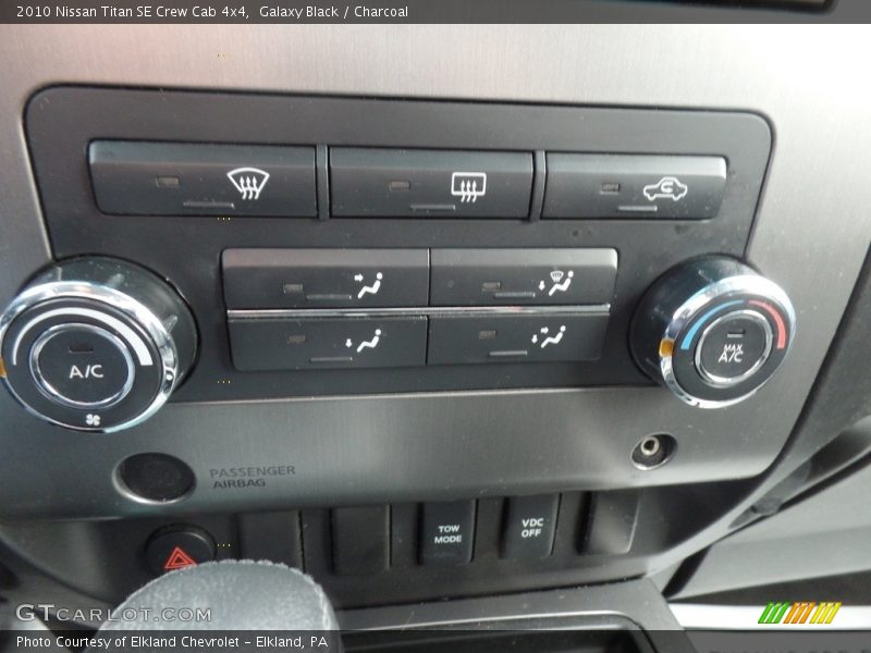 Galaxy Black / Charcoal 2010 Nissan Titan SE Crew Cab 4x4