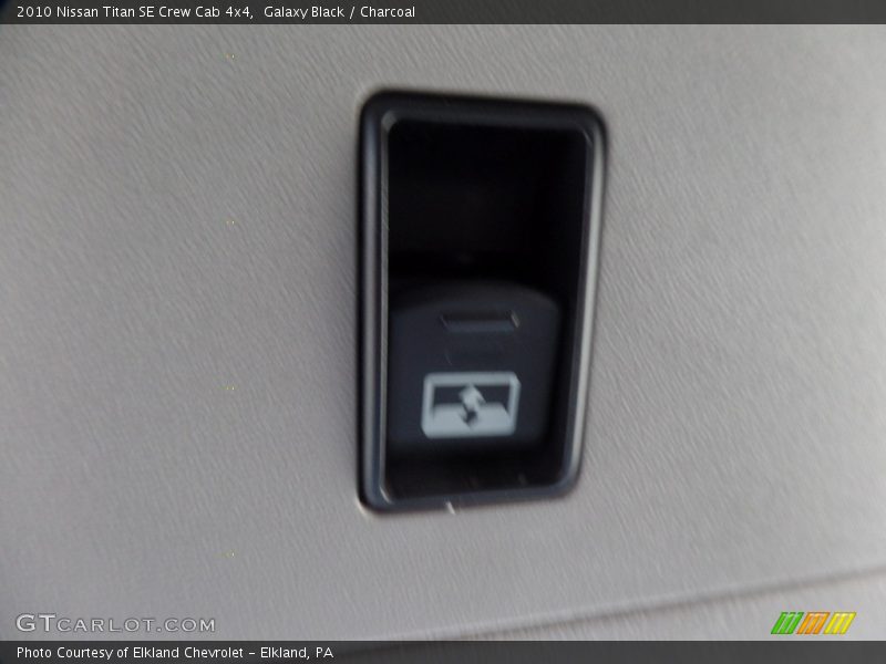 Galaxy Black / Charcoal 2010 Nissan Titan SE Crew Cab 4x4