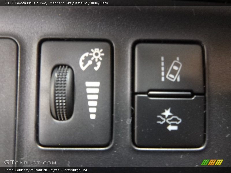 Magnetic Gray Metallic / Blue/Black 2017 Toyota Prius c Two
