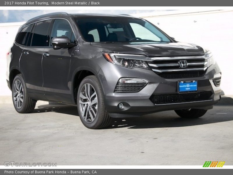Modern Steel Metallic / Black 2017 Honda Pilot Touring