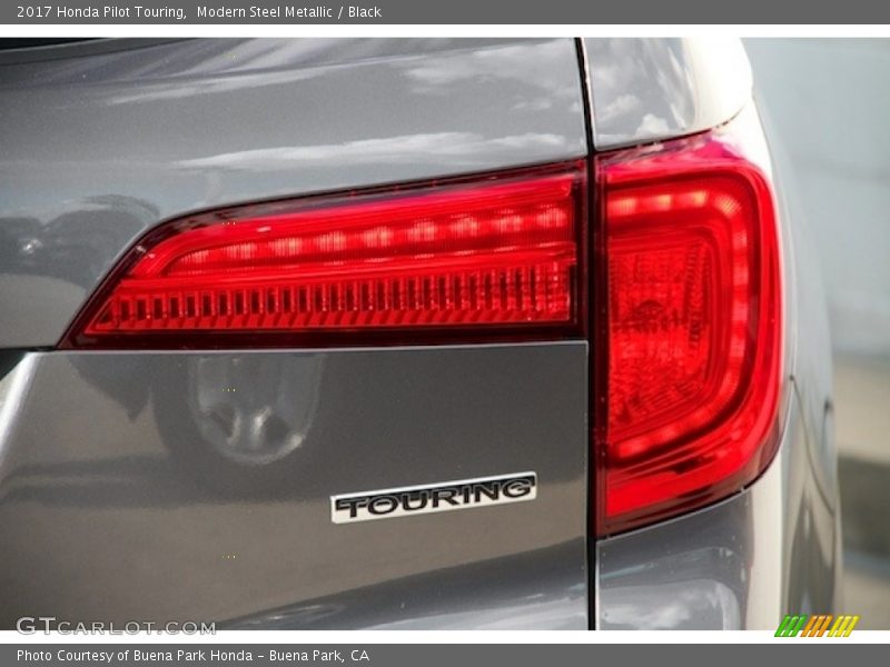 Modern Steel Metallic / Black 2017 Honda Pilot Touring