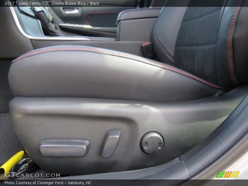 Creme Brulee Mica / Black 2017 Toyota Camry XSE