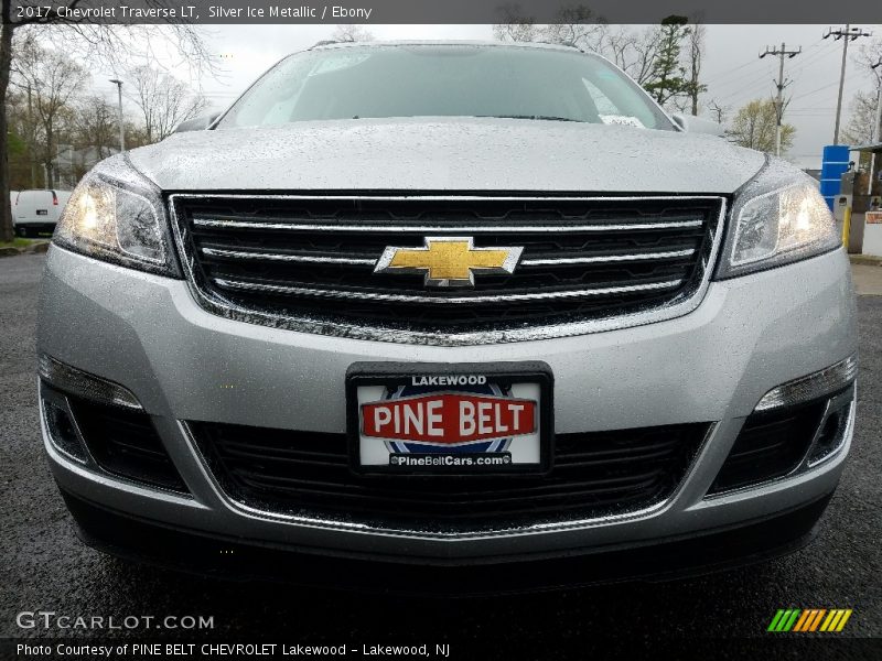 Silver Ice Metallic / Ebony 2017 Chevrolet Traverse LT