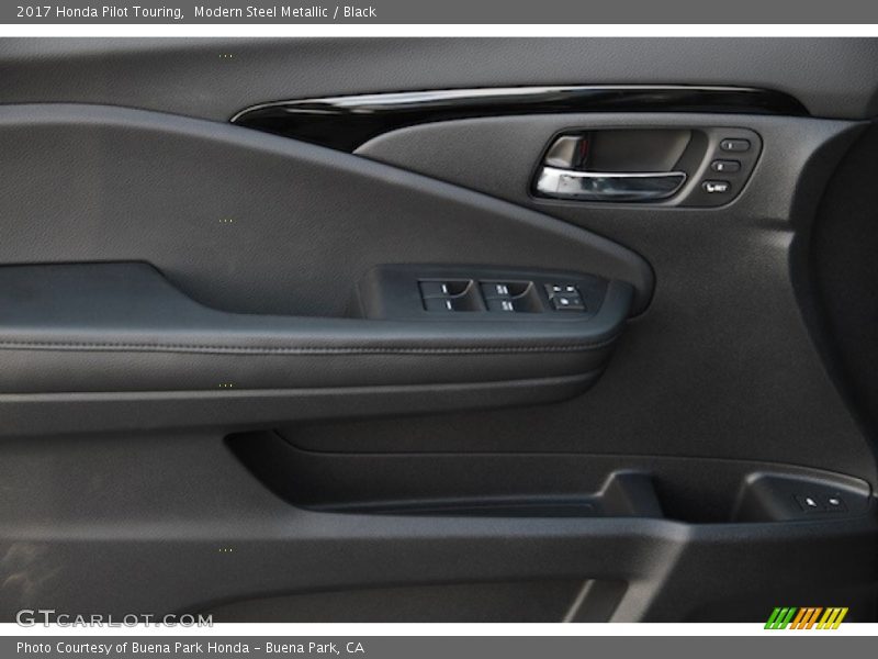 Modern Steel Metallic / Black 2017 Honda Pilot Touring
