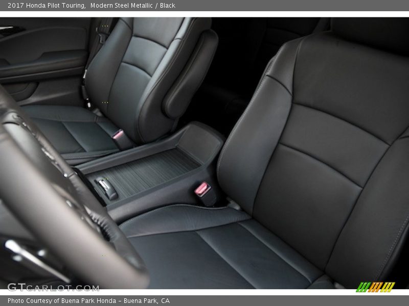 Modern Steel Metallic / Black 2017 Honda Pilot Touring