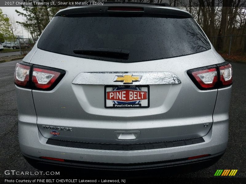 Silver Ice Metallic / Ebony 2017 Chevrolet Traverse LT