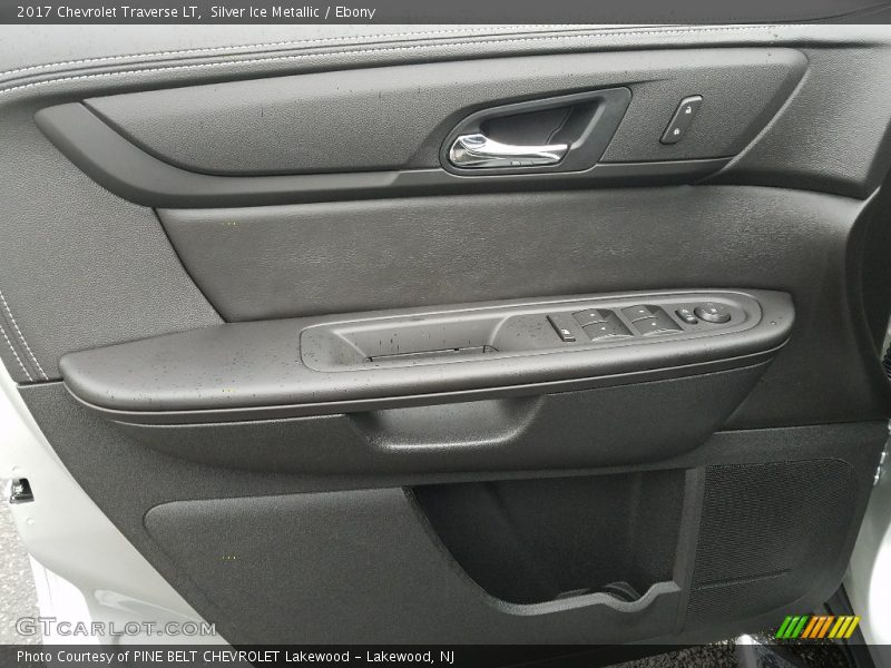 Silver Ice Metallic / Ebony 2017 Chevrolet Traverse LT
