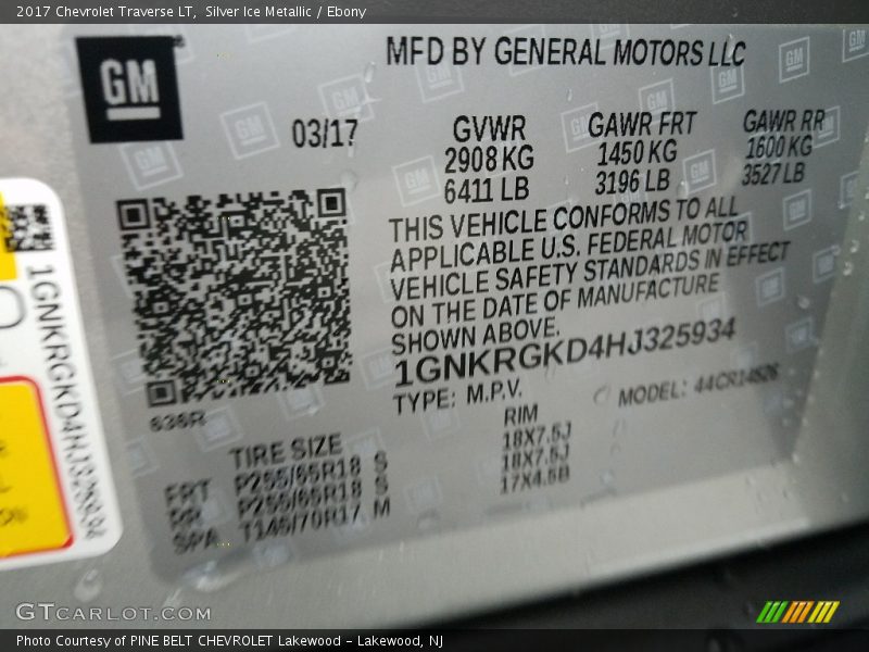 Silver Ice Metallic / Ebony 2017 Chevrolet Traverse LT