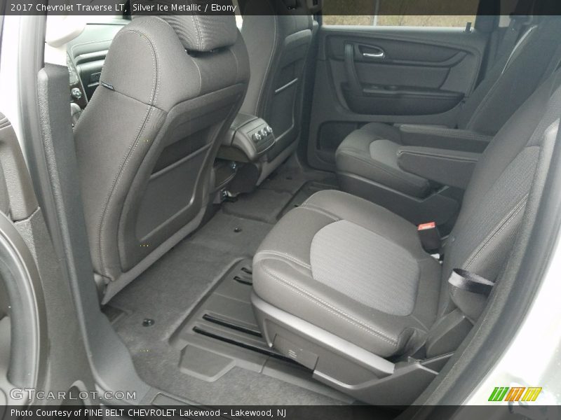 Silver Ice Metallic / Ebony 2017 Chevrolet Traverse LT