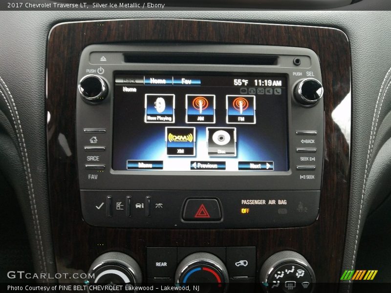 Silver Ice Metallic / Ebony 2017 Chevrolet Traverse LT