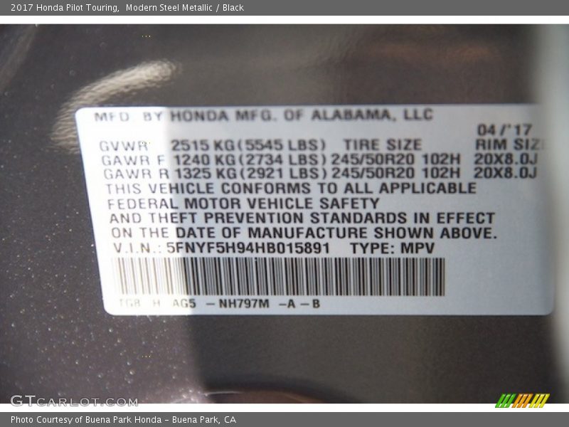 Modern Steel Metallic / Black 2017 Honda Pilot Touring