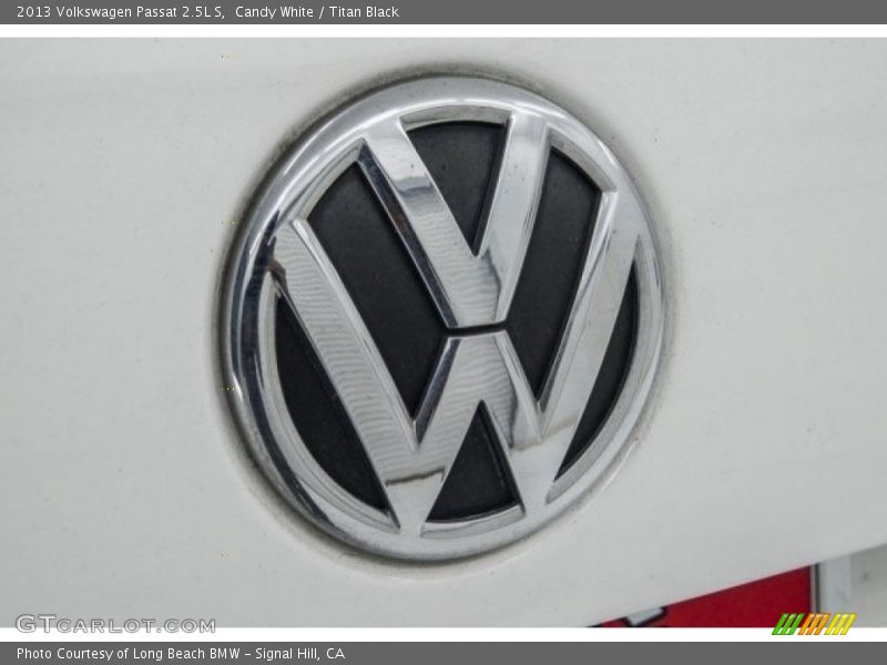 Candy White / Titan Black 2013 Volkswagen Passat 2.5L S