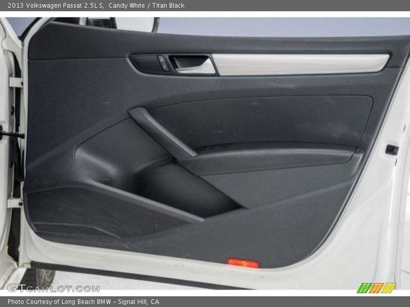 Candy White / Titan Black 2013 Volkswagen Passat 2.5L S