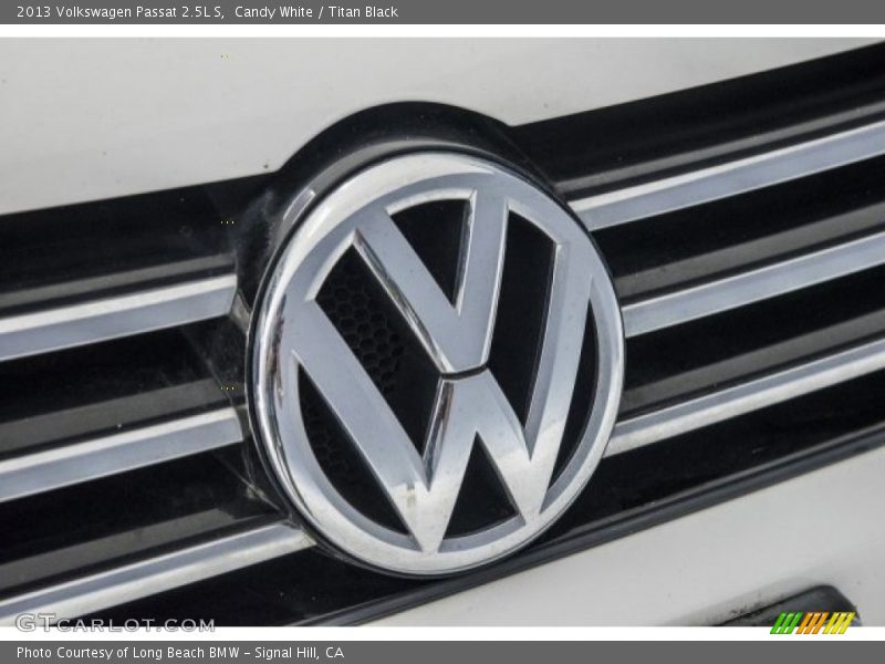 Candy White / Titan Black 2013 Volkswagen Passat 2.5L S
