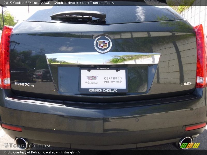 Graphite Metallic / Light Titanium/Ebony 2015 Cadillac SRX Luxury AWD
