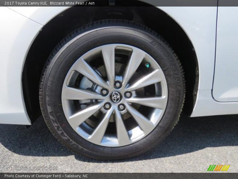 Blizzard White Pearl / Ash 2017 Toyota Camry XLE