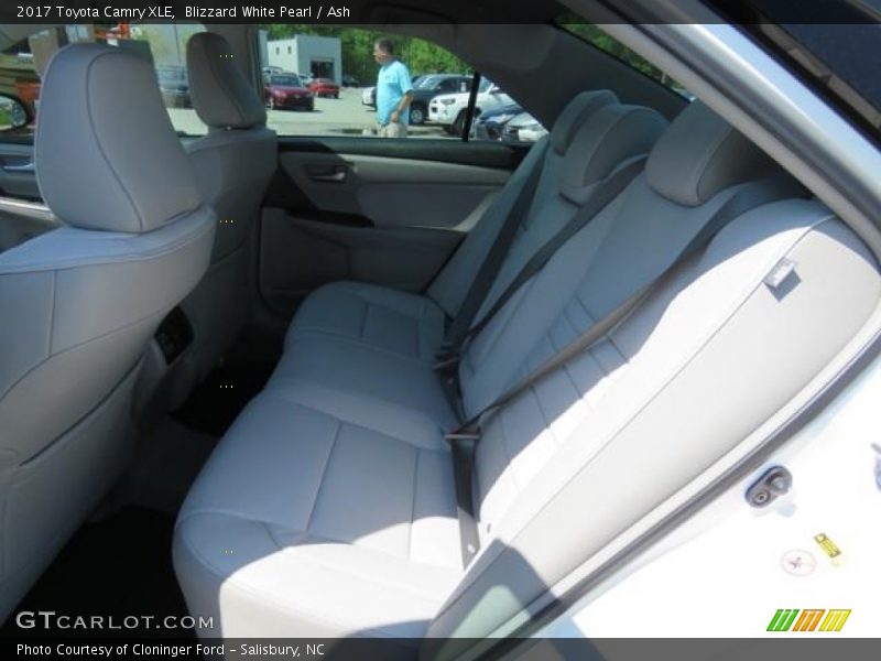 Blizzard White Pearl / Ash 2017 Toyota Camry XLE