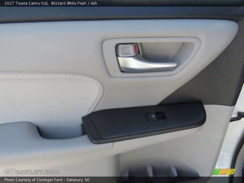 Blizzard White Pearl / Ash 2017 Toyota Camry XLE