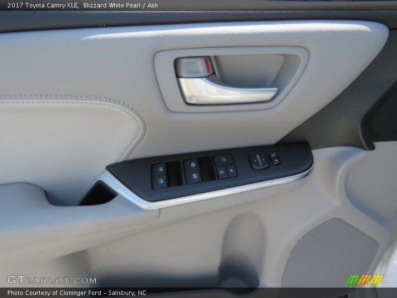 Blizzard White Pearl / Ash 2017 Toyota Camry XLE