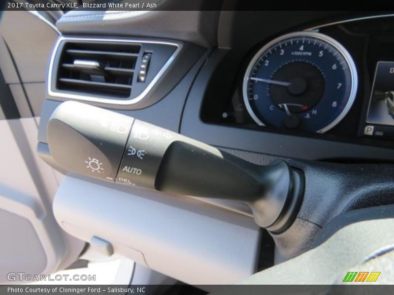 Blizzard White Pearl / Ash 2017 Toyota Camry XLE