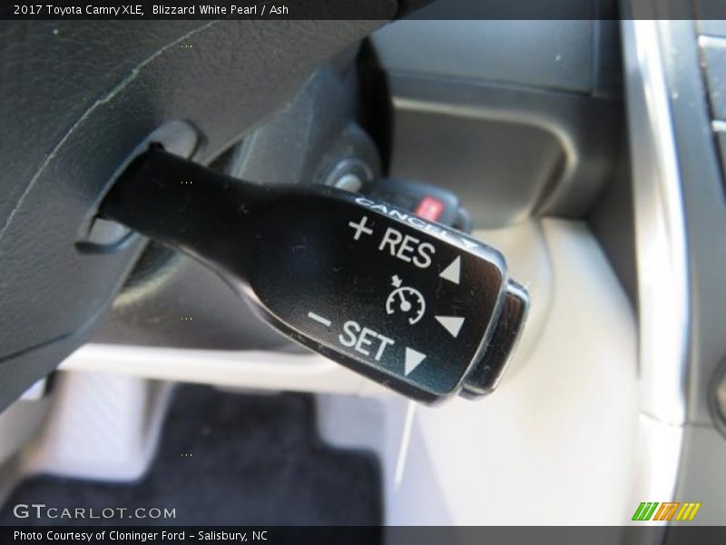 Blizzard White Pearl / Ash 2017 Toyota Camry XLE