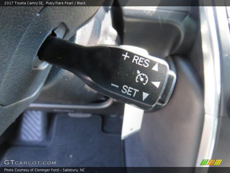 Ruby Flare Pearl / Black 2017 Toyota Camry SE