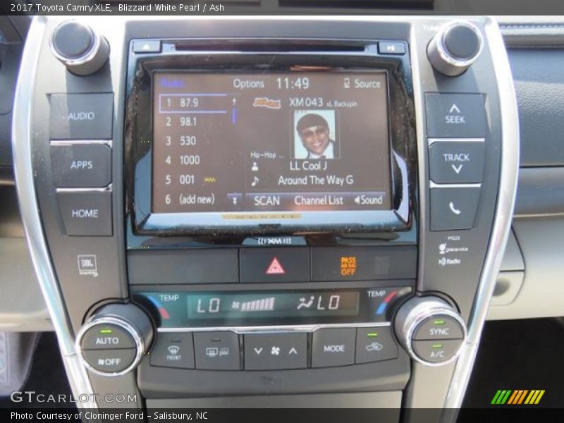 Blizzard White Pearl / Ash 2017 Toyota Camry XLE