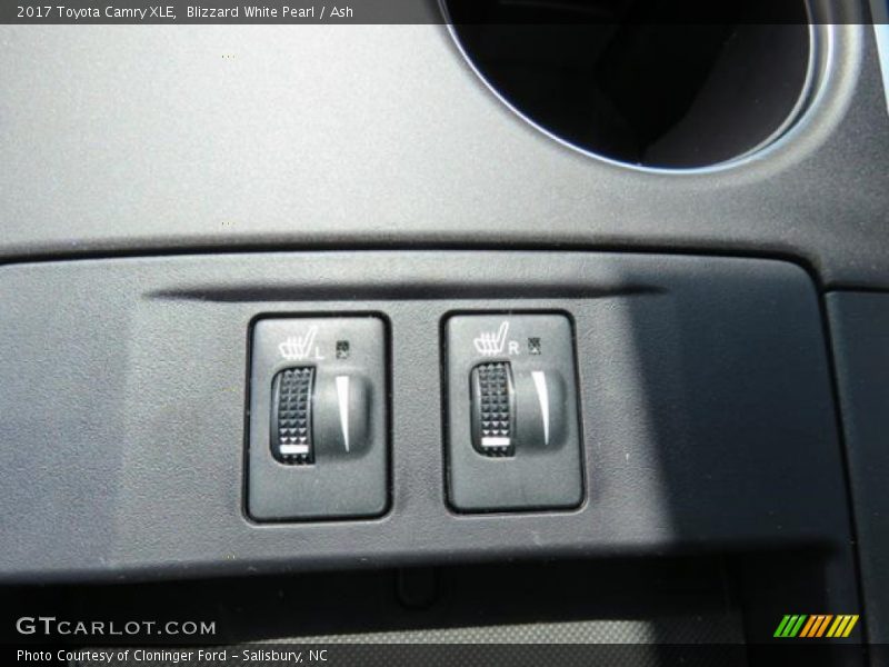 Blizzard White Pearl / Ash 2017 Toyota Camry XLE