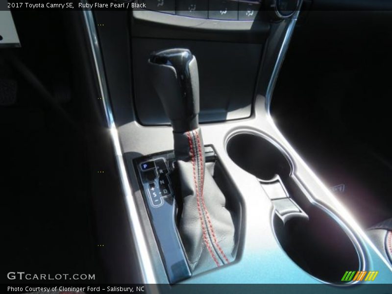Ruby Flare Pearl / Black 2017 Toyota Camry SE