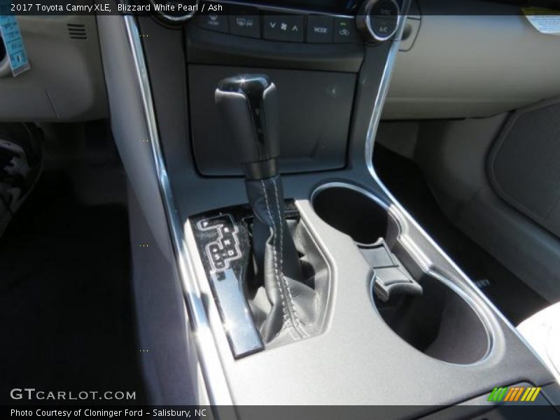 Blizzard White Pearl / Ash 2017 Toyota Camry XLE