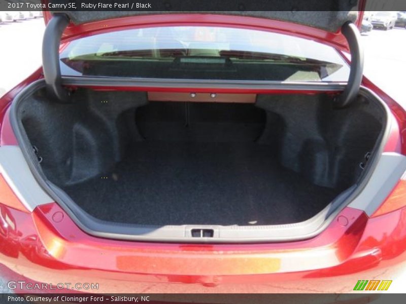 Ruby Flare Pearl / Black 2017 Toyota Camry SE
