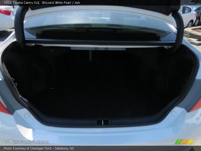 Blizzard White Pearl / Ash 2017 Toyota Camry XLE