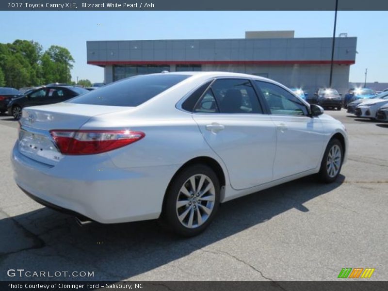 Blizzard White Pearl / Ash 2017 Toyota Camry XLE