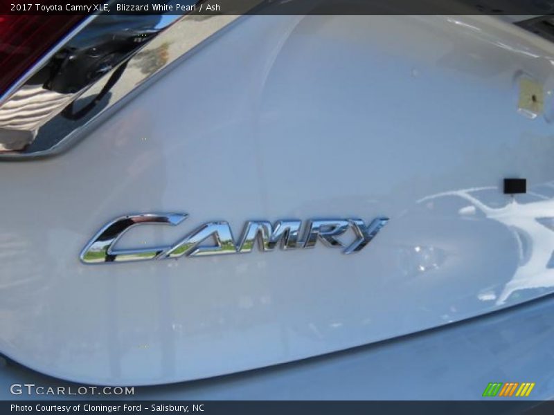 Blizzard White Pearl / Ash 2017 Toyota Camry XLE