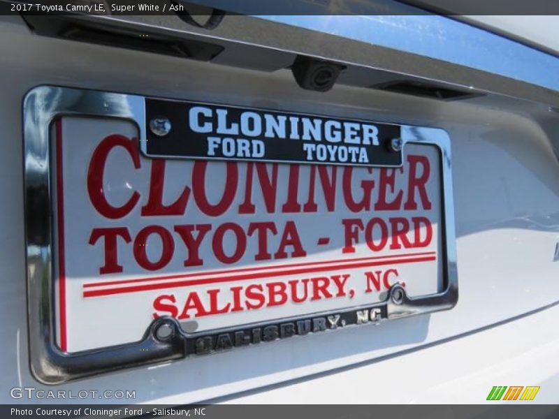 Super White / Ash 2017 Toyota Camry LE