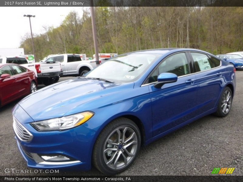 Front 3/4 View of 2017 Fusion SE