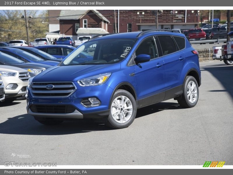 Lightning Blue / Charcoal Black 2017 Ford Escape SE 4WD