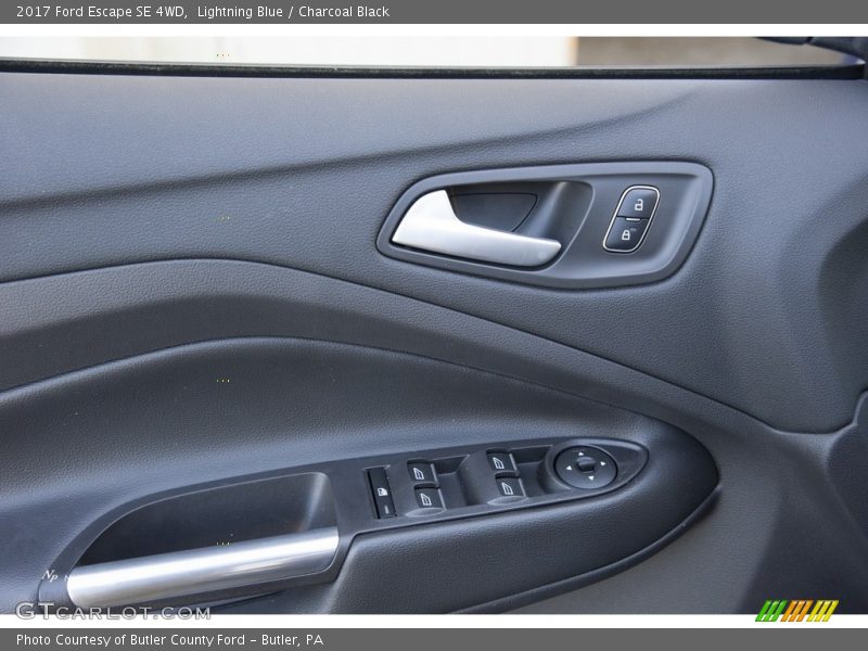 Lightning Blue / Charcoal Black 2017 Ford Escape SE 4WD