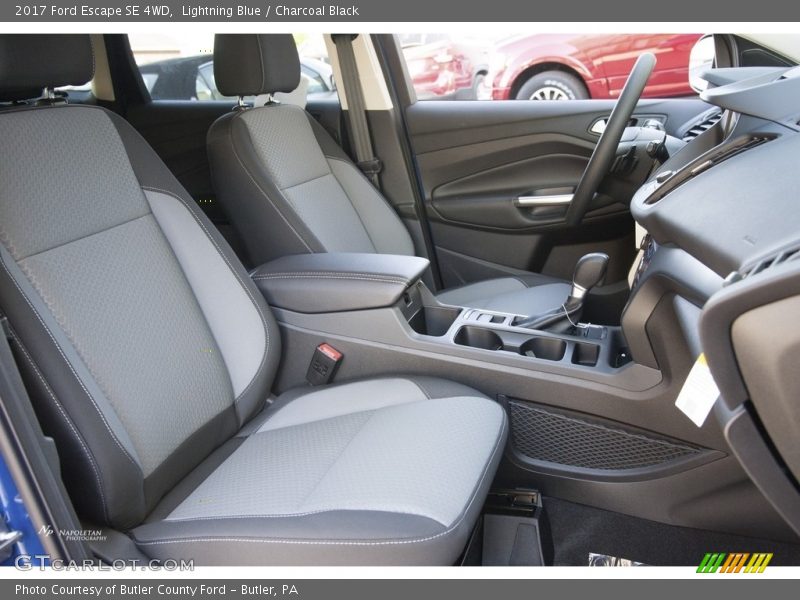 Lightning Blue / Charcoal Black 2017 Ford Escape SE 4WD