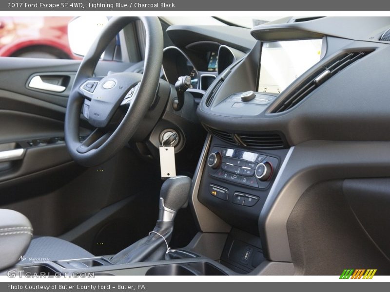 Lightning Blue / Charcoal Black 2017 Ford Escape SE 4WD